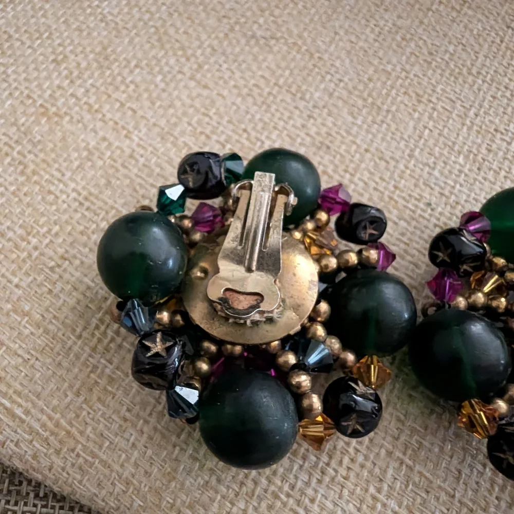 Vintage Green And Purple Large Cluster Beaded Clip On Earrings NWT - Picture 6 of 9